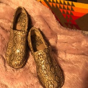 Born, upper leather 8.5, very professional looking